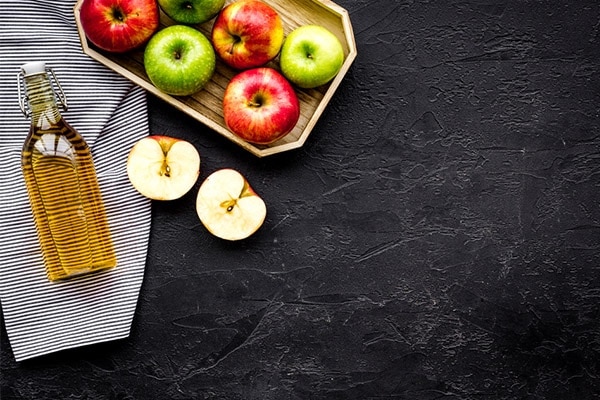 طرق علاج القشرة الدهنية - خل التفاح